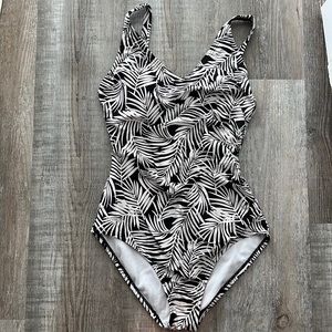 Speedo Size 6 One-Piece Swimsuit